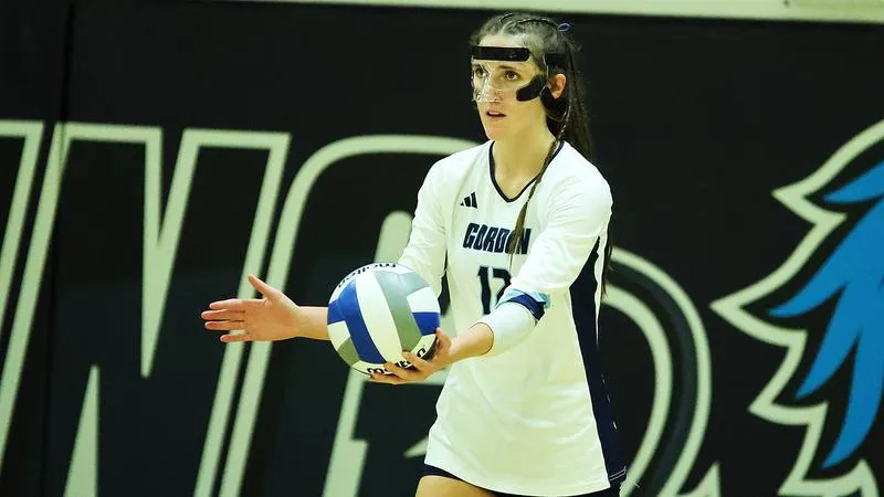 Volleyball Wins 10th Straight, Rallies Past Endicott, 3-1