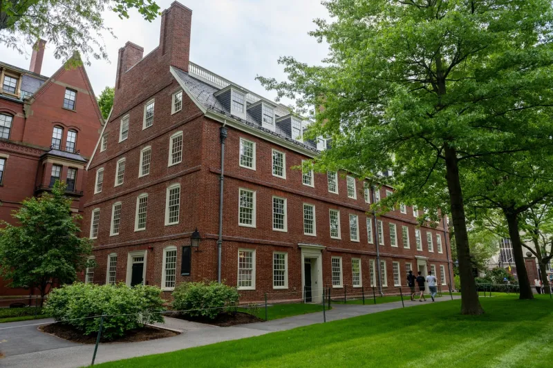 Harvard Privately Weighs $500 Million Fundraising Push for Scientific Research