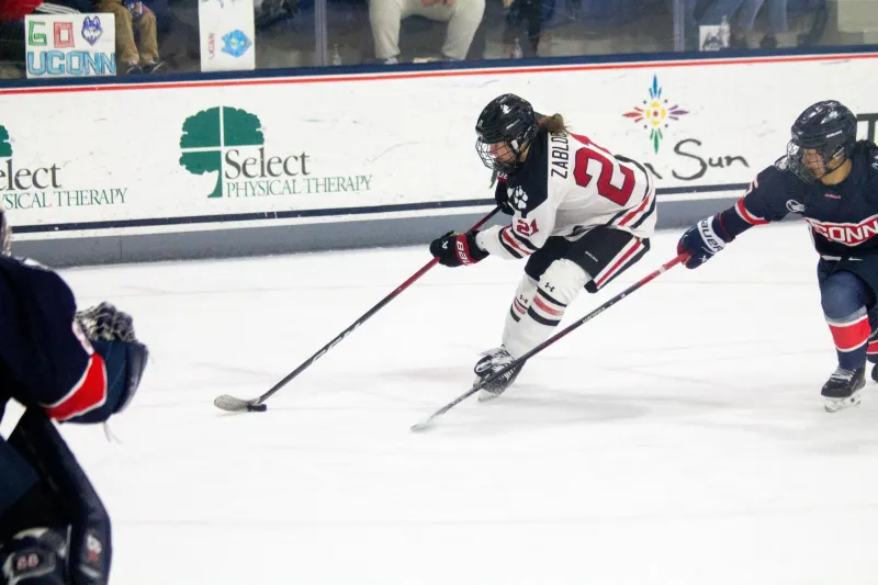 Two shorthanded goals from Zablocki give women's hockey first win
