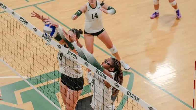 Women's Volleyball takes down Suffolk in Five