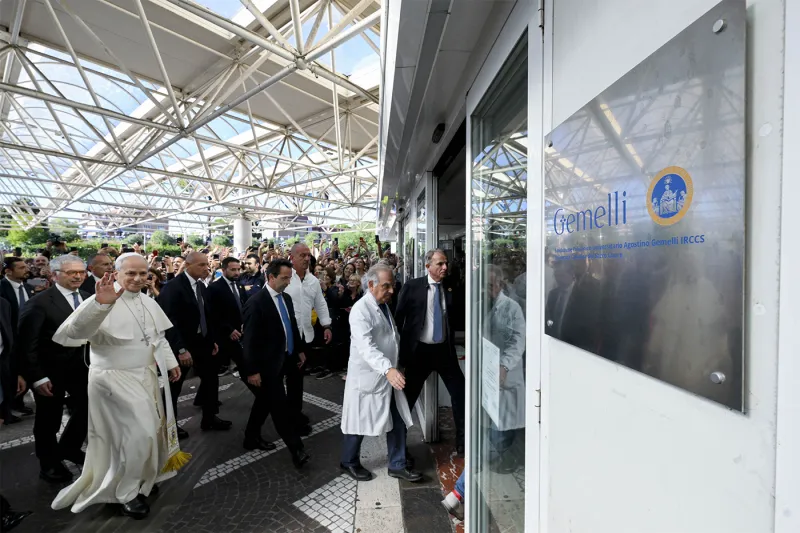Pope Leo's lung cancer prognosis may be favorable, surgeon says