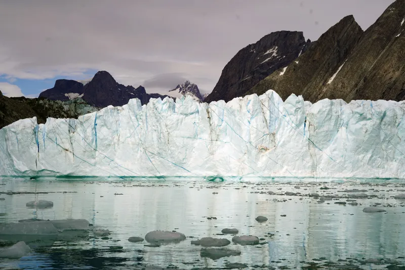 Satellite data reveal how Antarctica's ice cliffs behave over time