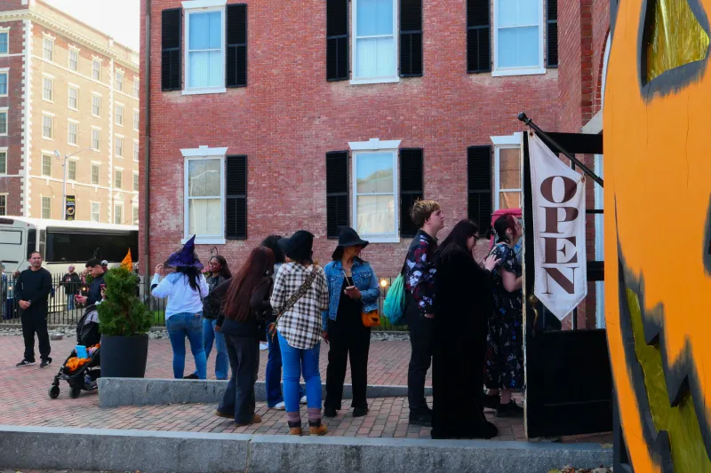 Fall tourism draws thousands of visitors, boosts business in Boston