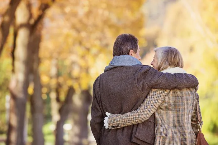 Embracing autumn: Meaningful fall activities that keep seniors active, engaged and connected