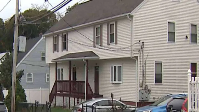 Early morning shooting in Hyde Park leaves 2 hospitalized, 1 with life-threatening injuries