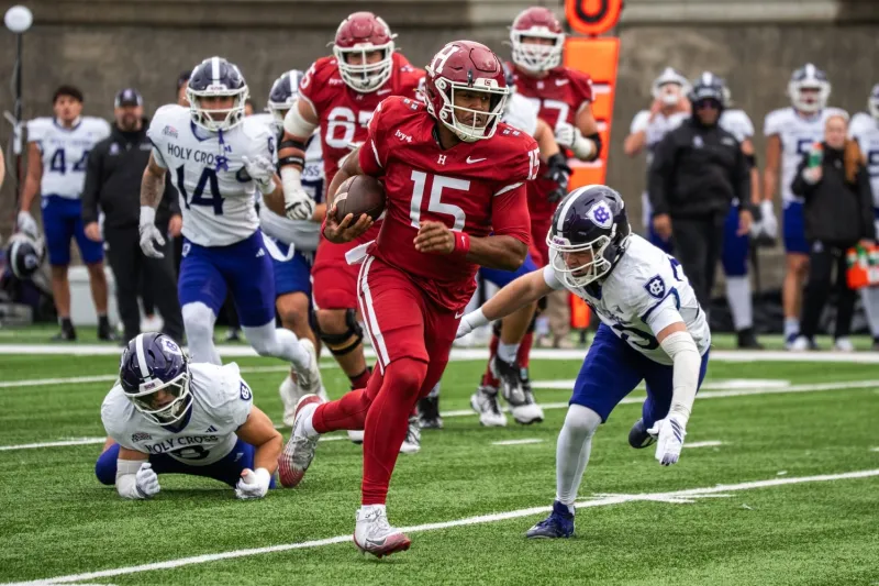 No. 17 Harvard Shuts Down Holy Cross 30-7 to Remain Undefeated