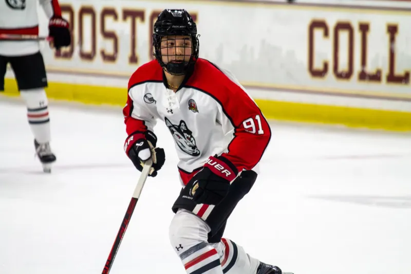 Men's hockey opens conference play with weekend split at UMass