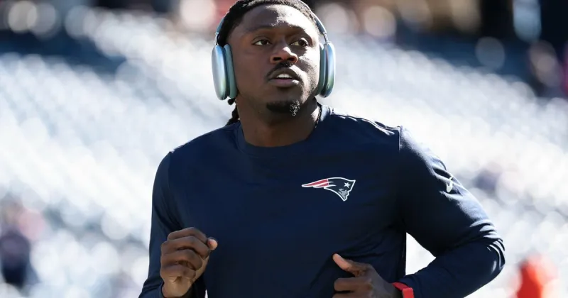Patriots' A.J. Brown logs rocky Gillette Stadium debut in return from ankle injury