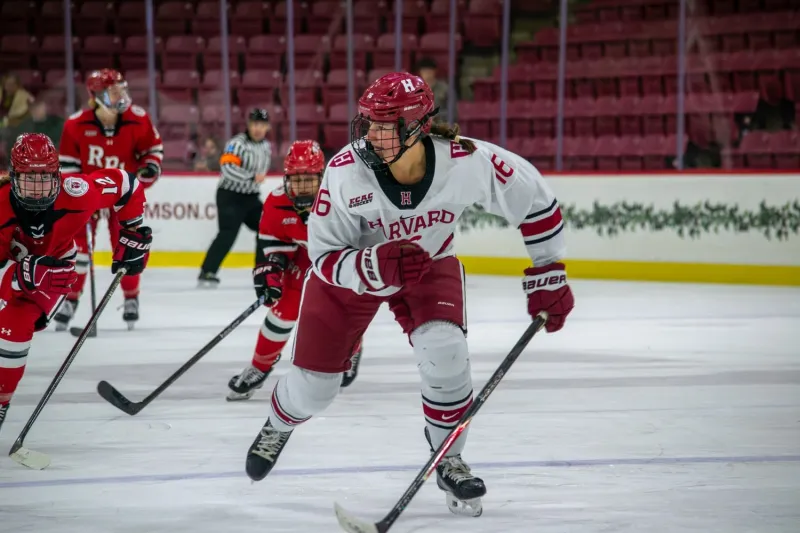 Harvard Women's Hockey Opens Season With Offensive Explosion, Sweeps Holy Cross