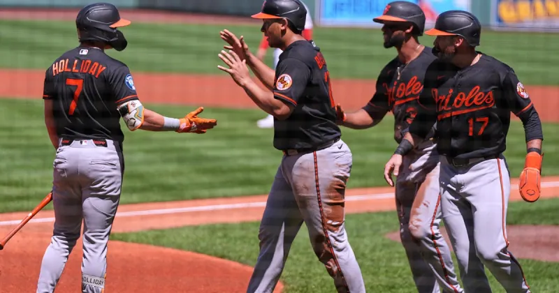Orioles score 6 runs in the 1st inning to beat the Red Sox 8-2