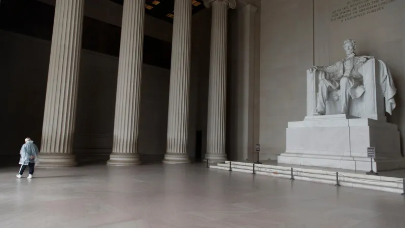 Trump announces Lincoln Memorial walkway extension to Potomac River