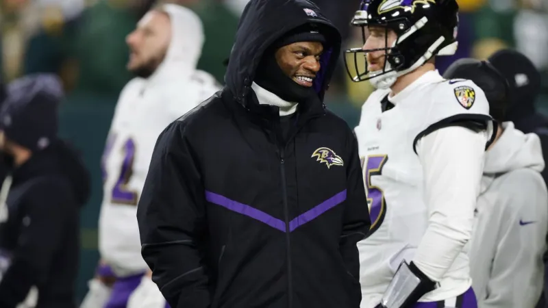 SUN: Ravens' Lamar Jackson hangs out with Knicks fans in NYC during NBA Finals