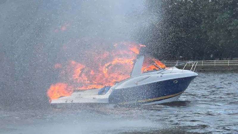 5 rescued from burning boat in the Potomac River