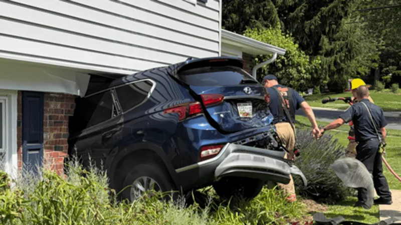 Teen arrested after allegedly crashing into police cruiser and Wheaton, Md., house