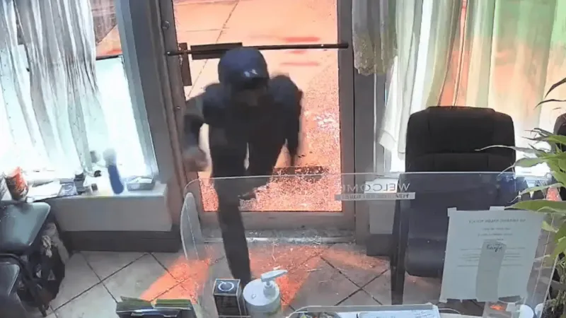 Video shows bandits hitting 4 Maryland stores in burglary spree