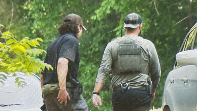 2 arrested after fleeing ICE agents during chase into the Potomac River