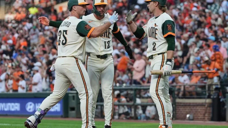Henderson triples in 4-run 7th in the Orioles' 6-4 win over the Phillies