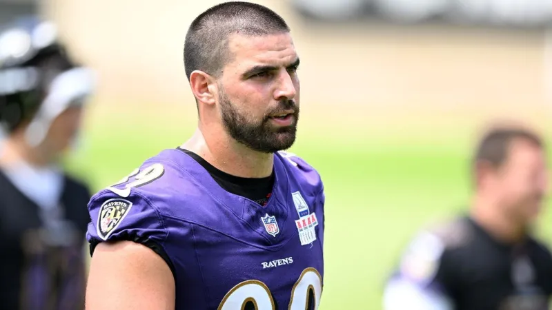 WATCH: Ravens TE Mark Andrews 1-on-1 with Morgan Adsit after camp practice