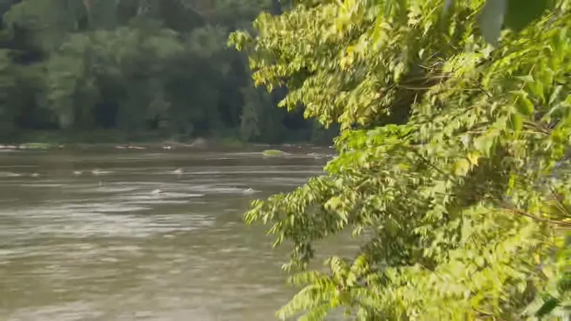Crews search Potomac River after overturned canoe spotted near Billy Goat Trail