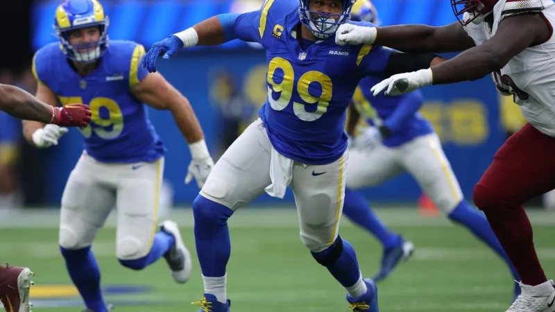 Aaron Donald ends his 2 1/2-year retirement and returns to the Los Angeles Rams