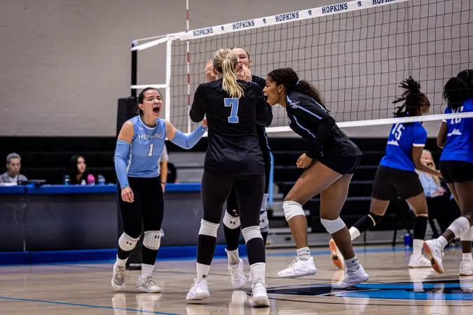 Blue Jays Sweep Saturday Doubleheader to Remain Undefeated
