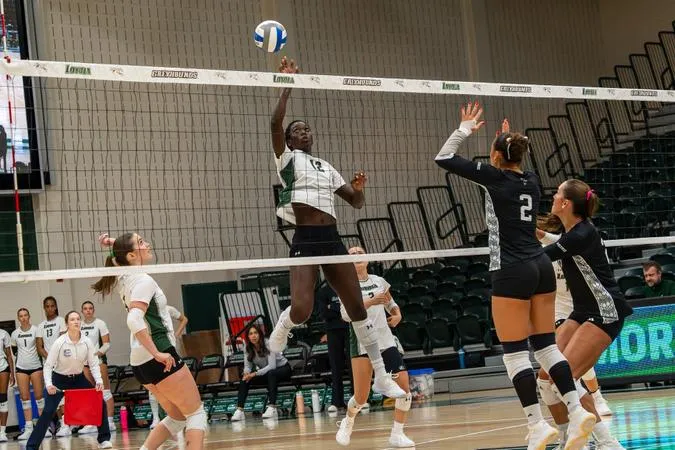 Volleyball Takes Second Match Of Weekend, Sweeping Saint Peter's