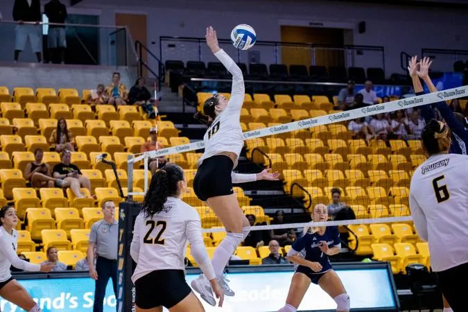 Towson Volleyball Extends Winning Streak to Four in Sunday Sweep Against Morgan State