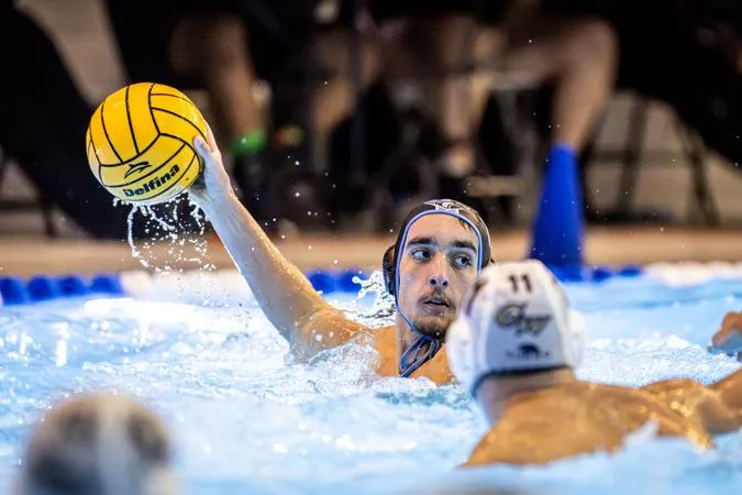 Johns Hopkins Cruises Past Salem, 17-7