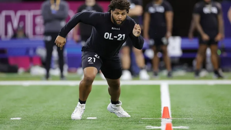 Ravens name Jovaughn Gwyn their starting center for Week 1 @ Colts