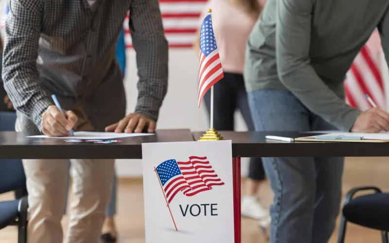 Poll Shows Majority of Jewish Voters Favor Democrats