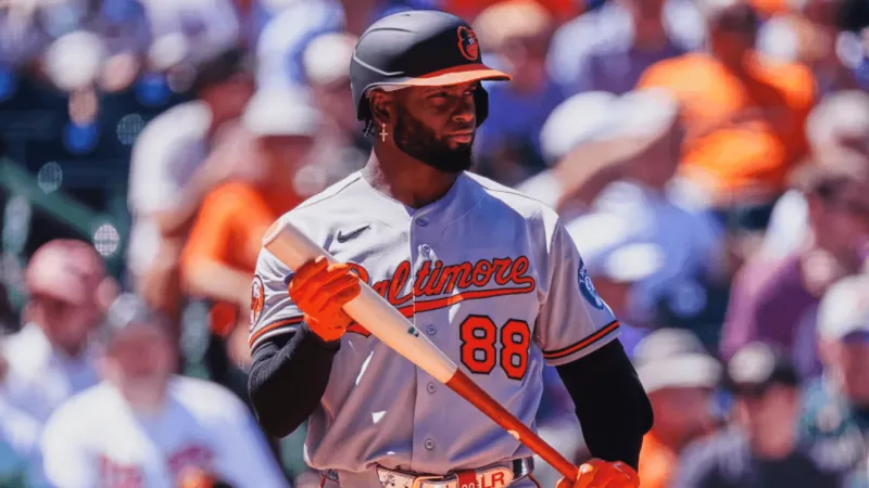 SUN: Orioles' Luis Robert Jr. hits IL with 'low-grade' strain after $5M gamble