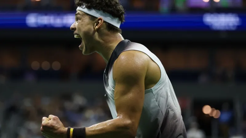 Shelton ends Alcaraz's title reign in late-night marathon, to face Tiafoe in US Open semi