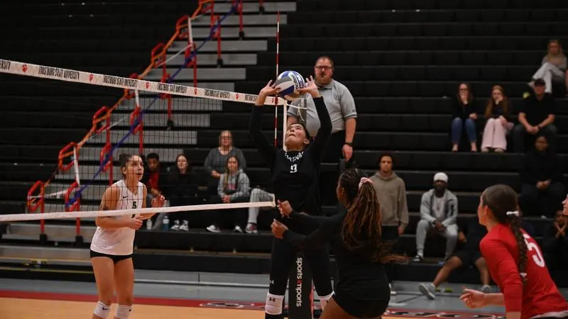 Slippery Rock Hands Volleyball 3-0 Loss to Begin Weekend Tournament