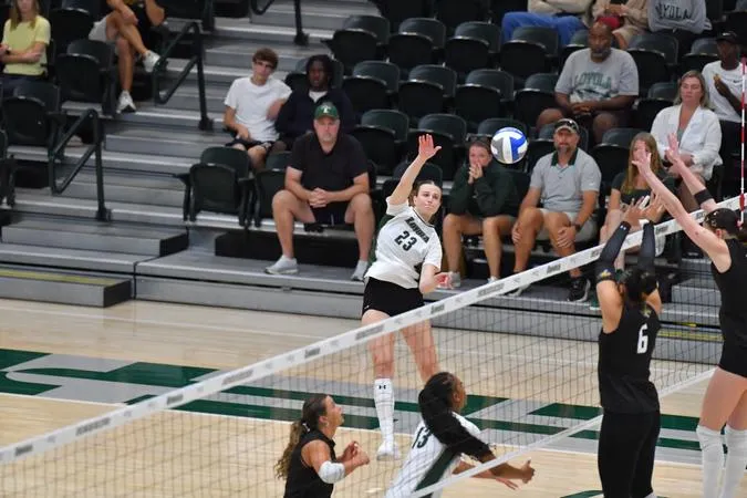 Georgetown Starts Fast, Tops Volleyball