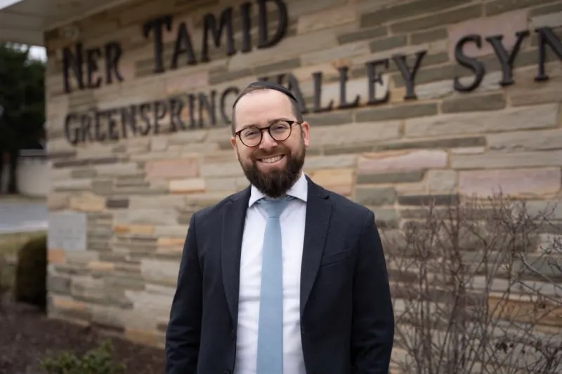 Rabbi Yisrael Motzen: Ner Tamid Rabbi Grows Alongside His Shul