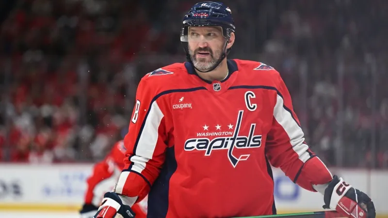 Alex Ovechkin says he's 'for peace and love' after appearing in ad for Putin-aligned party