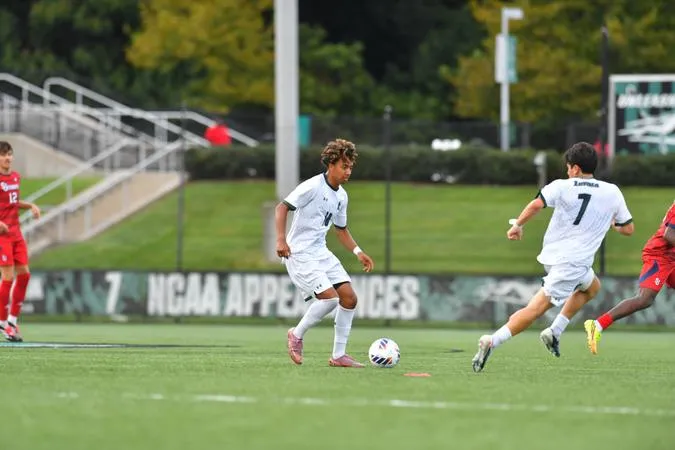 Men's Soccer Picks Up Road Win Over Holy Cross