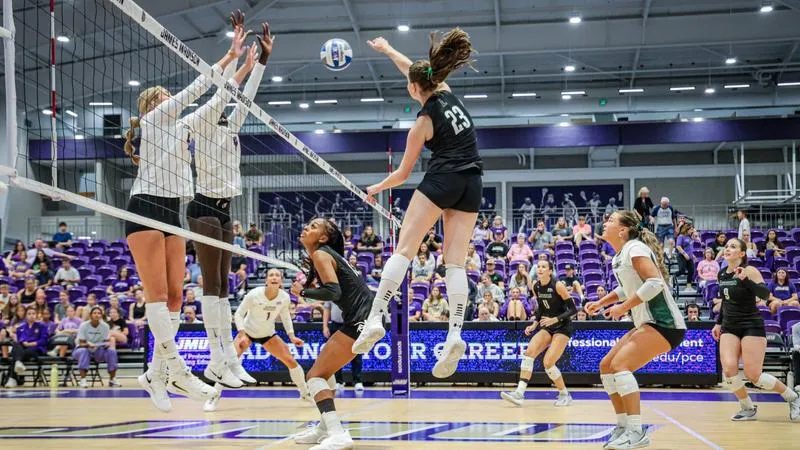 Eagles Outlast Volleyball In Five