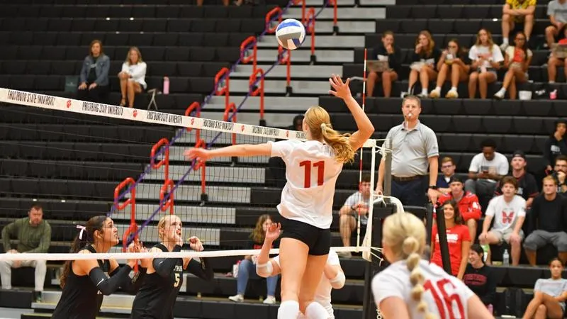 Cardinals Sweep Volleyball in Road Match