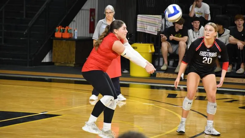 Career Nights From Shetty, Ball Not Enough in Volleyball's 5-Set Loss to WLU