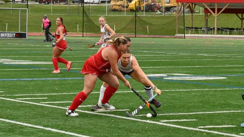 #6 Huskies Complete Second Half Comeback Over Field Hockey
