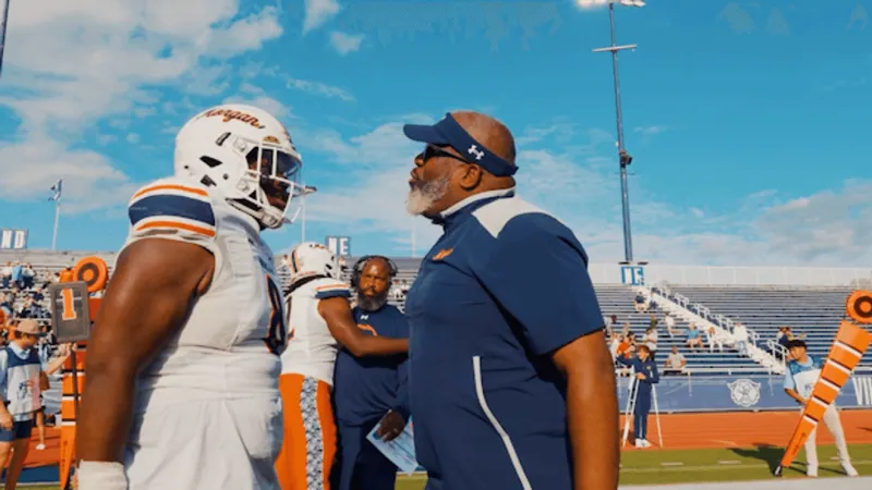 Bears Rally Past Villanova, 38-35, on Edge's Late Heroics