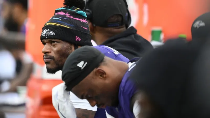 Lamar Jackson sits out 2nd half with sprained left ankle that Ravens hope isn't too severe