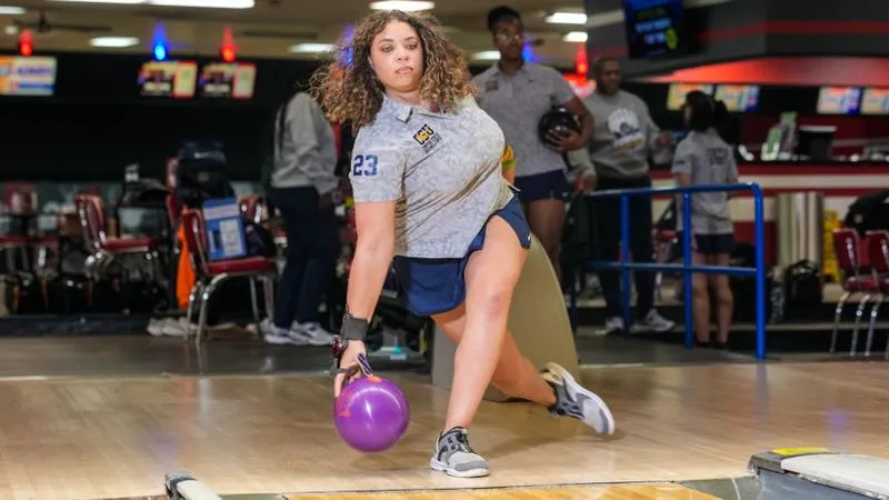 Bowling Places Sixth at Bud Whitman Memorial in First Tournament of the Season