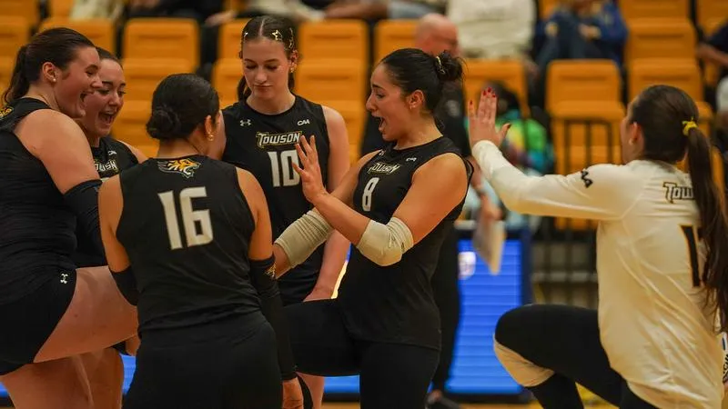 Volleyball Snaps Coppin State's Winning Streak on the Road