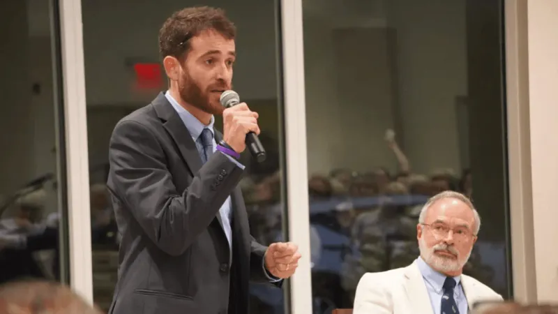 SUN: In heated debate, Harris-Schwartz clash over diesel, agree on redistricting