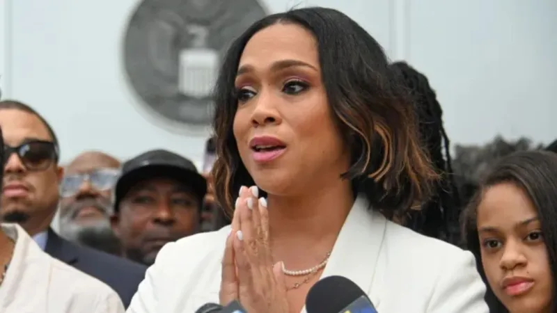 Judge dismisses Mosby's mortgage fraud count after prosecutors say they won't retry