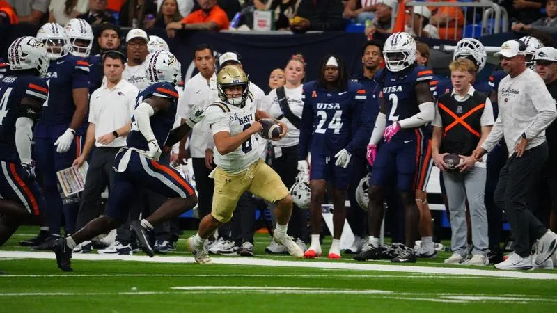 Navy Falls to UTSA in 38-34 Thriller Despite Record-Setting Performance by Gutierrez and Collins