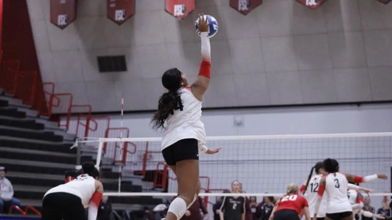 Glenville Uses Late-Set Runs to Defeat Volleyball in Four
