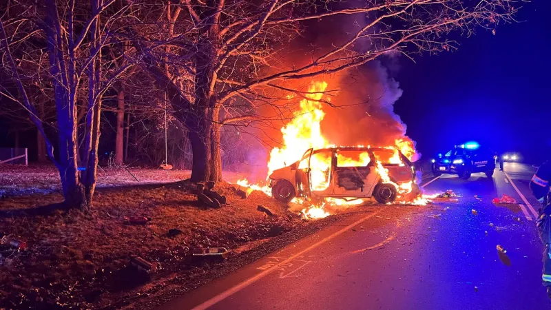 Maine mother and baby rescued from burning vehicle in Topsham